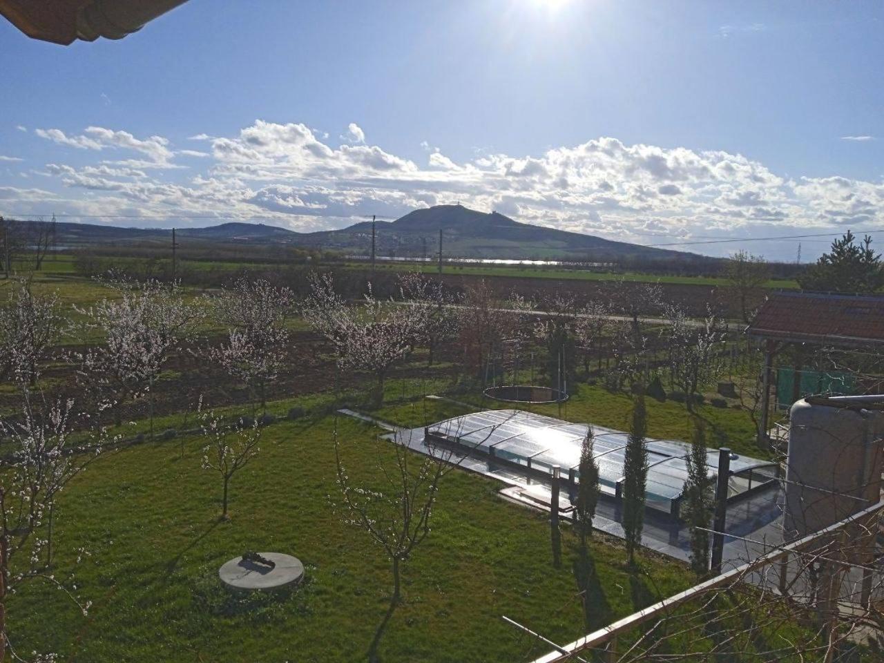 Merunky Pod Palavou Šakvice Esterno foto